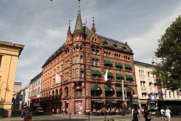 Kurztrip Oslo & Umgebung, Norwegen, Die beliebteste Einkaufsstraße Oslos ist die Karl-Johan-Straße. Hier
